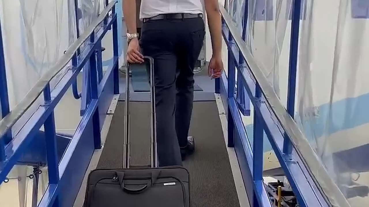 A Day In The Life Of A Pilot IndiGo 6E - 720