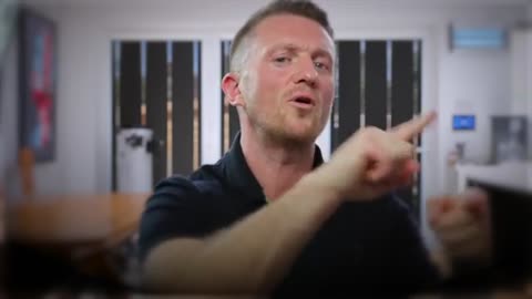 Tommy Robinson Attacked by The Daily Mail