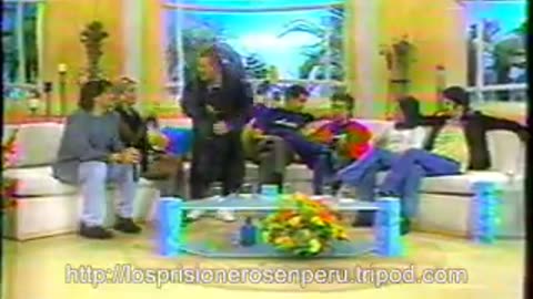 gisela resbalando con los prisioneros