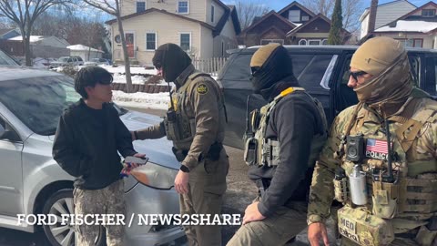 ICE questions teenager in Minneapolis and puts him in their vehicle dissapearing