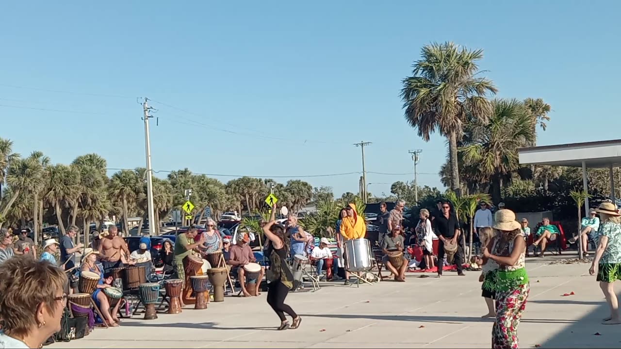 Drum Circle 🥁 dancing by the pavilion