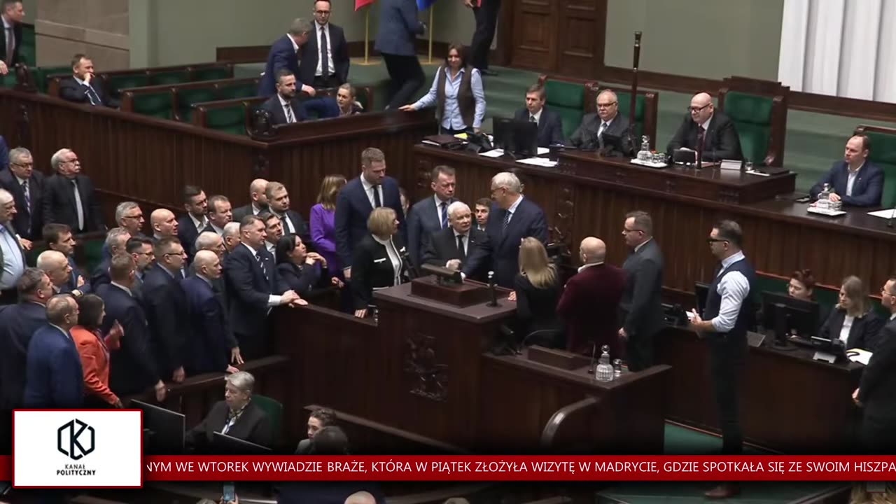 PL "Złaź, morderco!"