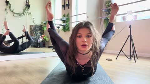 Can These Easy Moves Make Your Back Beautiful？