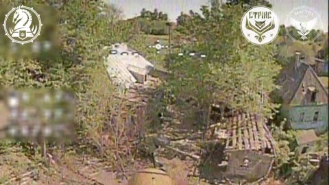 💥 Destruction of Russian D-30 howitzer that was shelling 12 km deep into Sumy