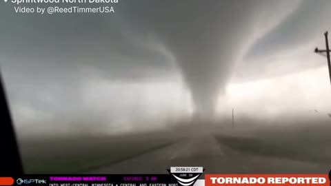 R A W S A L E R T S - 🚨#BREAKING： Watch the heart-pounding moment as storm chasers reed and...
