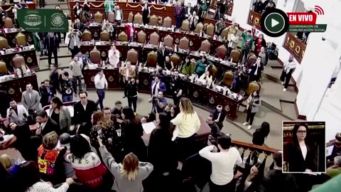 Situatë e pazakontë ne Kongresin e Meksikos, deputetet kapen prej flokësh