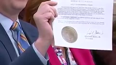 Peter Doocy brings receipts of alleged autopen documents to White House press briefing #foxnews
