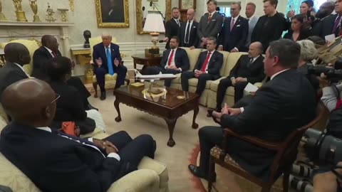 #TRUMP: THEY ARE DANCING AROUND INA STADIUM YELLING "KILL THE WHITE FARMERS"PEOPLE DONT TALK ABOUT IT #MAGA #SOUTHAFRICA #WHITE #FARMER #GENOCIDE