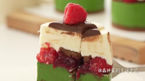 RASPBERRY PISTACHIO MOUSSE