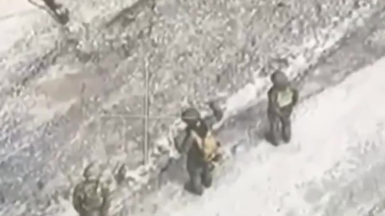 😎🇺🇦 AFU soldier captured Russians in the Dobropilliya direction.