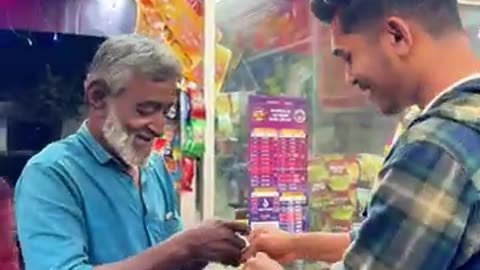 রাজশাহীর একজন রিকশা চালককে ইফতার এবং ঈদ সামগ্রি উপহার.#eidshopping #30dayschallenge #FreeIftar