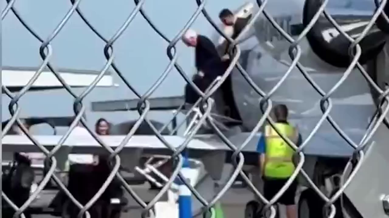 Bernie Sanders and AOC caught flying private jet on taxpayer money.