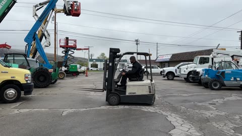 Forklift 2005 Crown SC4040-35 Electric 3,500 LB 15' 10" Lift Height