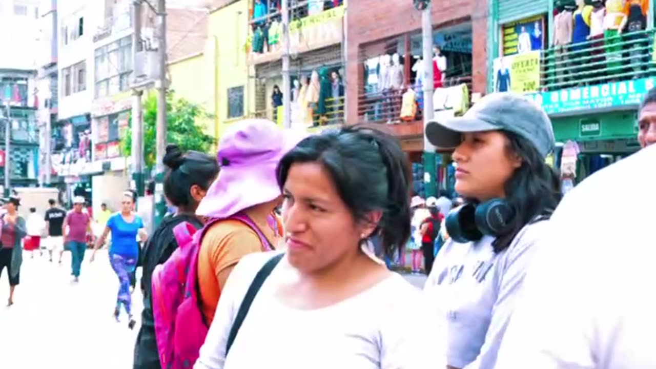 Los profetas de IUIC Raleigh enseñando la gente de Perú la verdad de Jesús Cristo en la biblia
