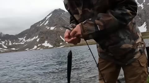 Fishing Fails! Broke My Rod & Freezing!