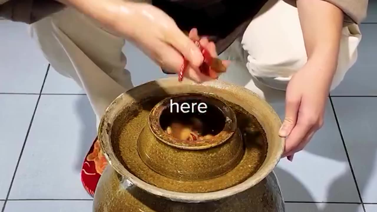 Opening a 120-year-old Sichuan pickle jar
