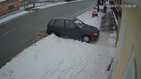 Megint erre járt a hivatásos zaklatónk, fenyegetőzve! Mert sok pénzt ígértek neki ezért a komcsik!