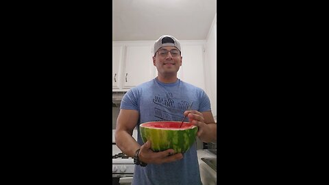 Best way to eat watermelon #watermelon #mexicanmarket #juicywatermelon #chilipowder #hydration