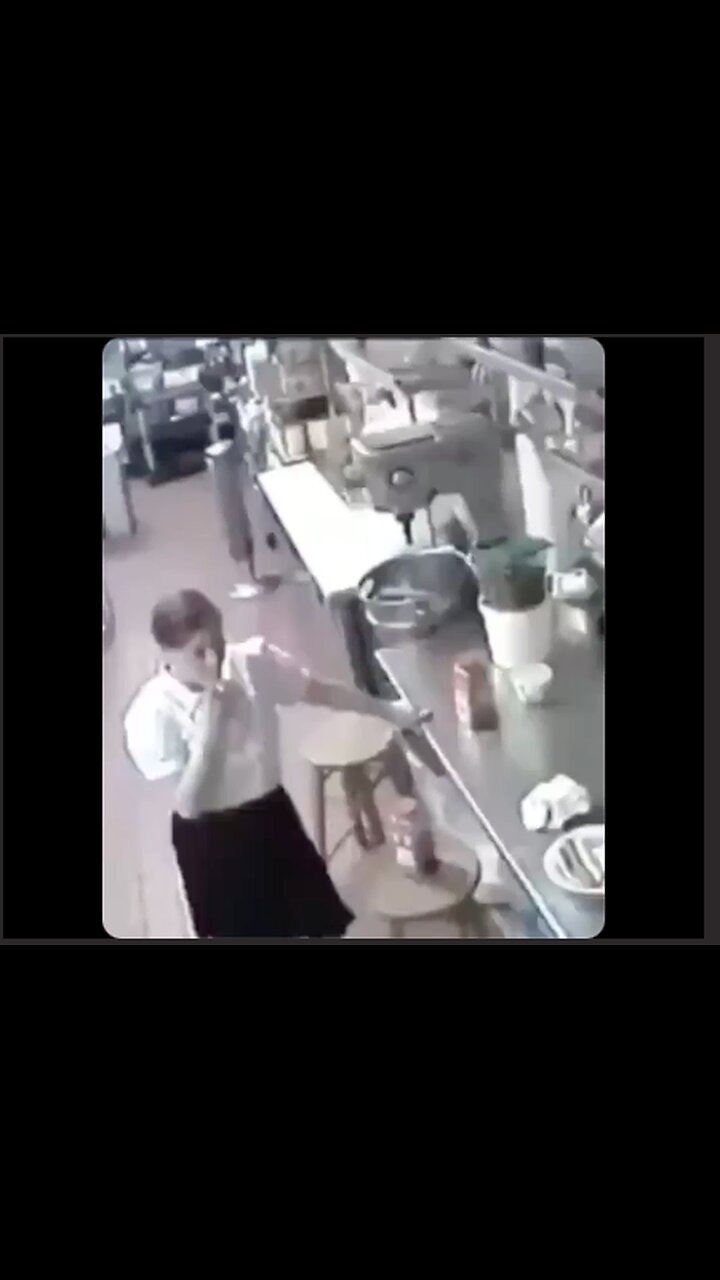 Been eating out? This might stop you. Special sauce on the hot dog please!😱 🤢 🤮