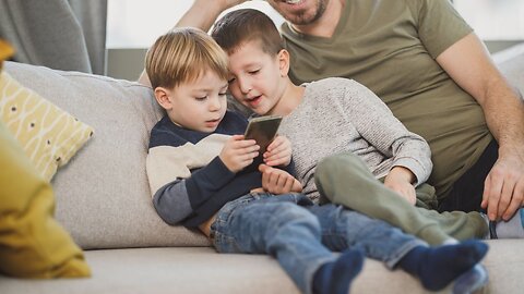 How long do parents spend fighting with their kids over screen time?