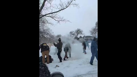 👮‍♂️ 🇺🇸 Anti-ICE protesters tried to block federal agents from