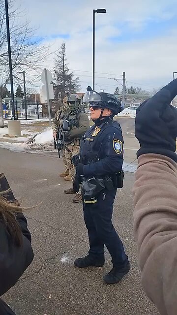 👮‍♂️ 🇺🇸 Part of the arrest at today's Whipple Watch Party in