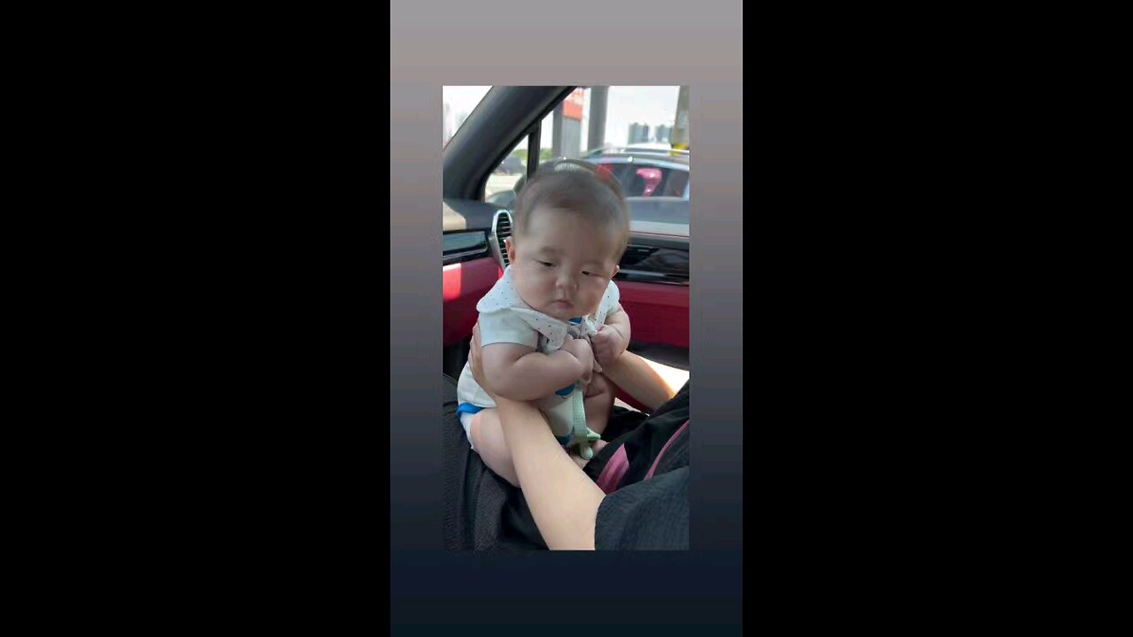 ऐसे नही करना चाहिए बच्चा डर गया