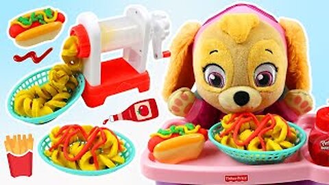 Paw Patrol Skye Eats at Hot Dog & Curly Fry Toy Restaurant!