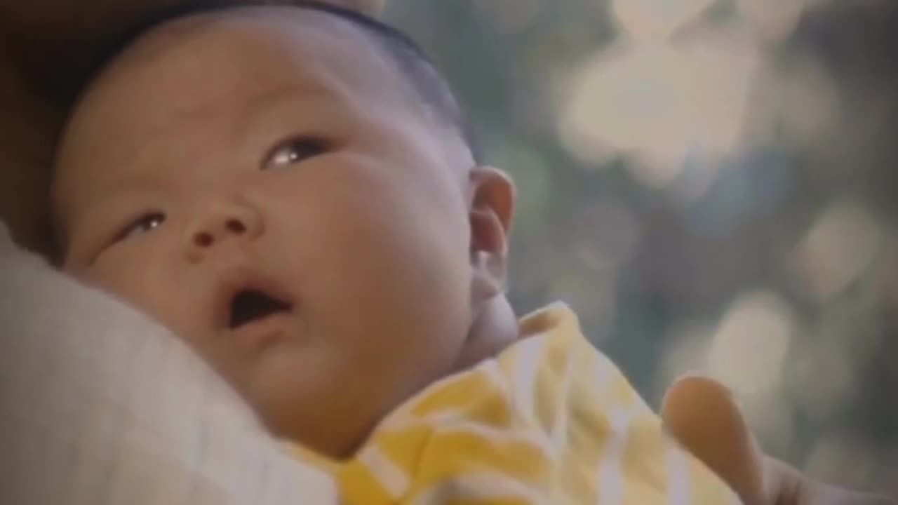 2. The Safest Way to Hold Your Newborn Tips