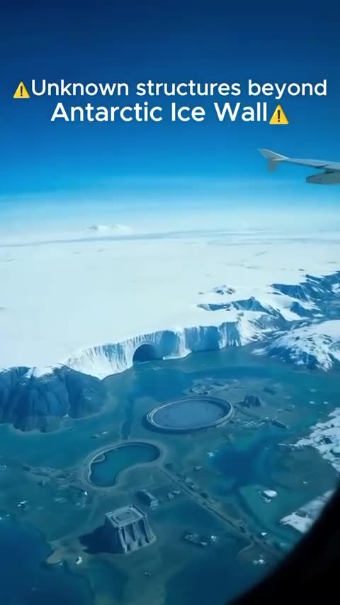 Antarctica ice wall
