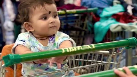Shopping giggling _ baby perfect day