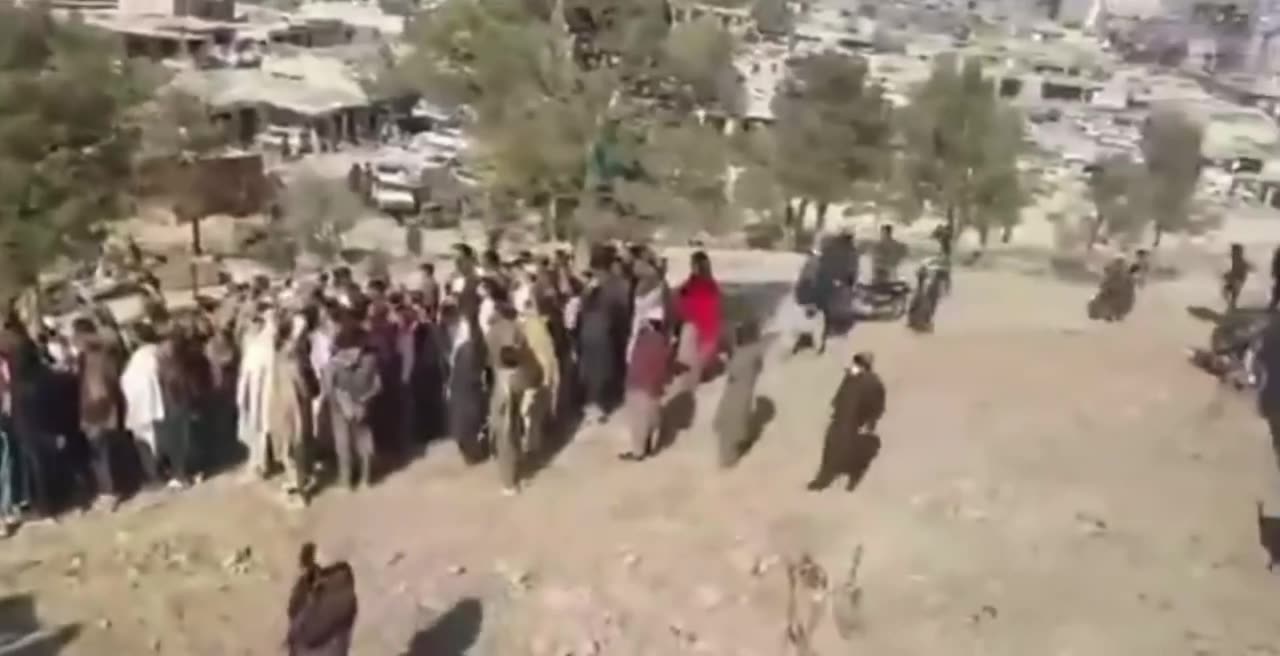 Execution in front of 80,000 people: A 13-year-old boy in Afghanistan executed a man