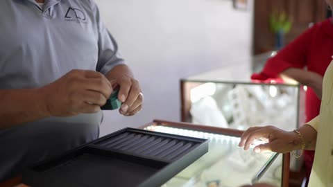 Jewelry Trading Secrets: Buy Smart, Sell Profitably