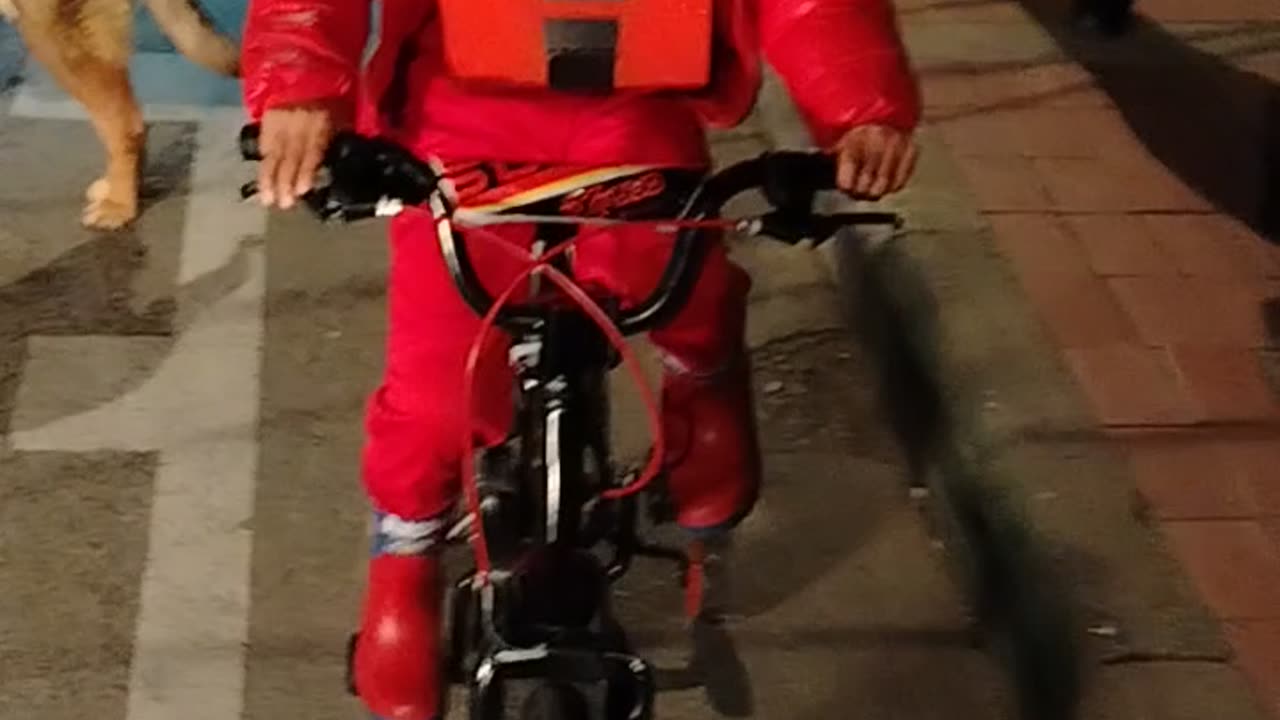 "Chicletera Bicicletera" Brainrot Halloween Costume