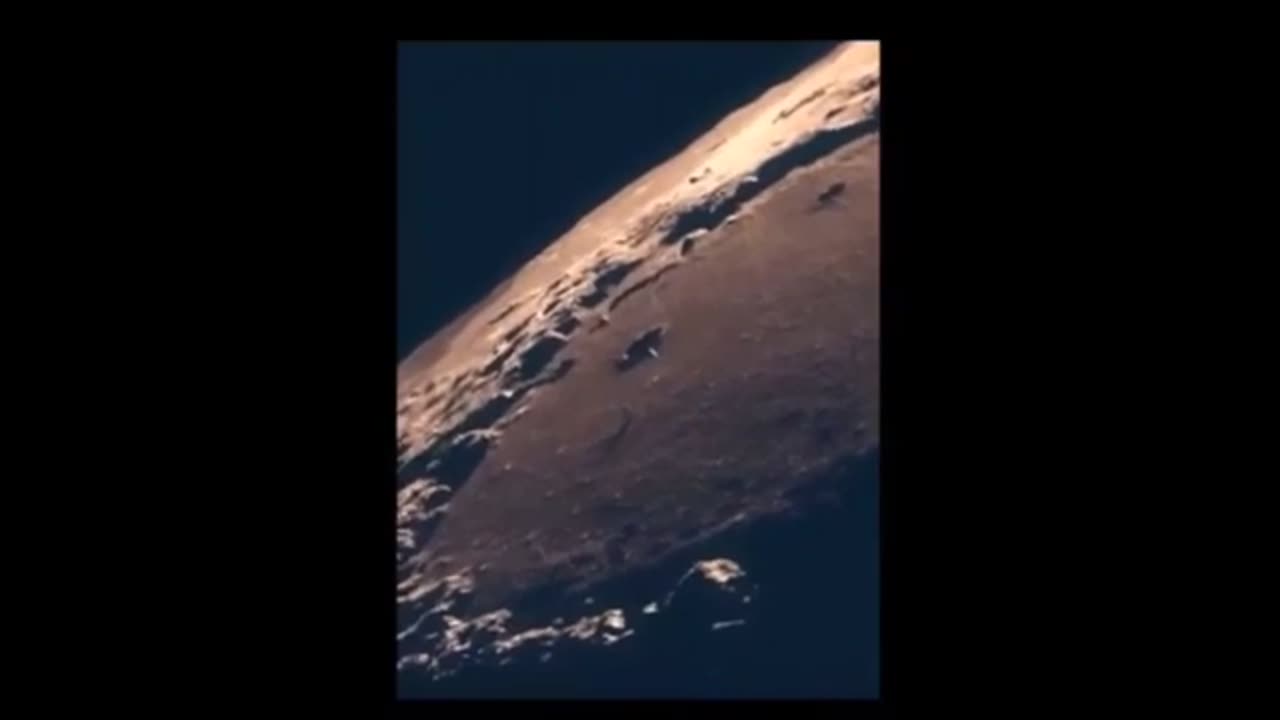 Vidéo de l'énorme vaisseau NHI sur la lune, sortant du cratère et s'envolant dans l'obscurité !