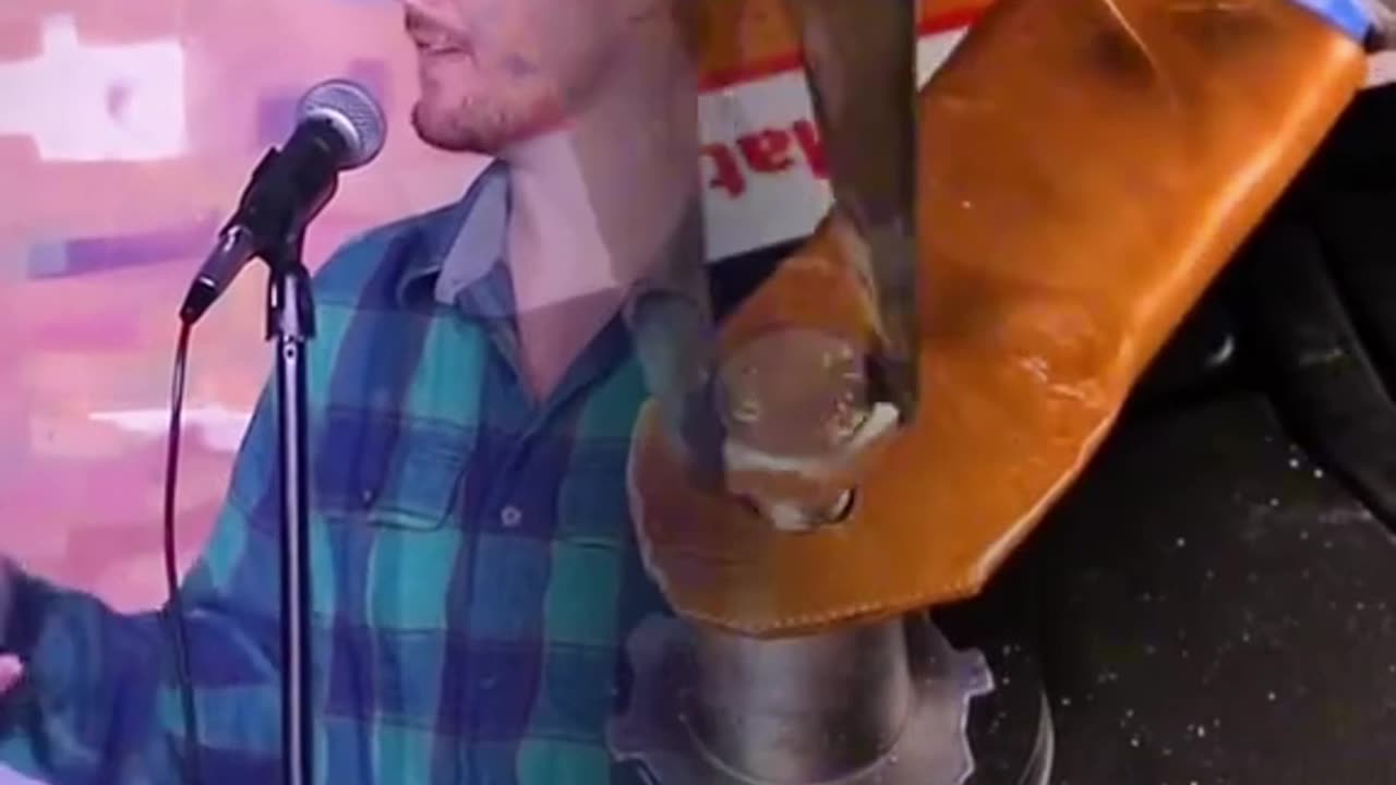 Drew Lynch - gets Heckled at a show