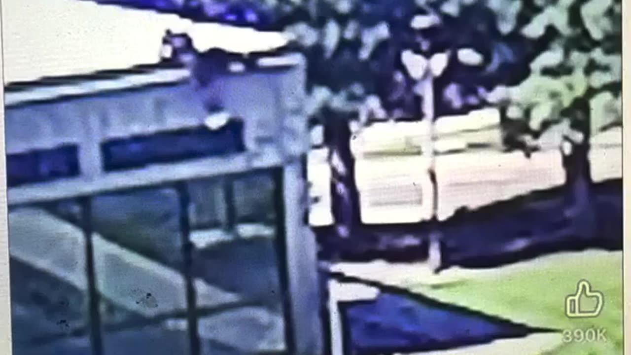 Proof the Charlie Kirk roof top video is AI.