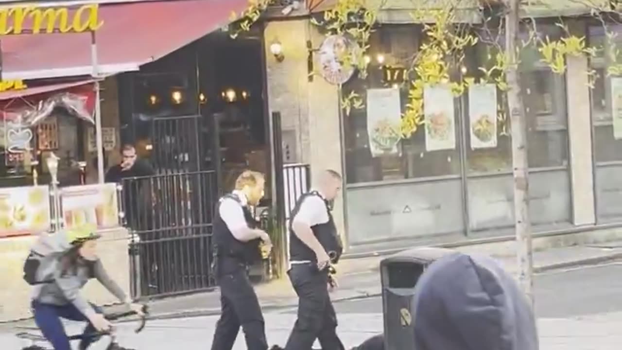 Police use taser on a man on Walworth Road.