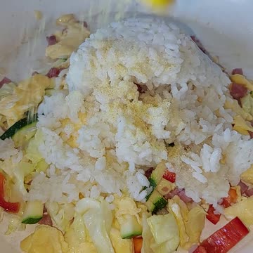 Chili Bacon Veggies Fried Rice. 🔥🍚🥕🧅🍳#Three3Eggs #3eggs #Bacon #FriedRice #EggFriedRice