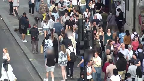 Undercover police floor London phone snatcher mid-theft