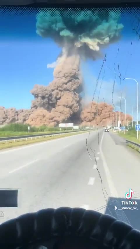 Shockwave travel time visible through the windshield.