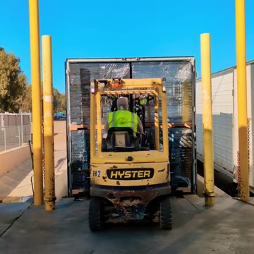 Tight isn't the word #reallifetruckers #ourtruckinglife #trucker #truckinlifestyle #truckdriving