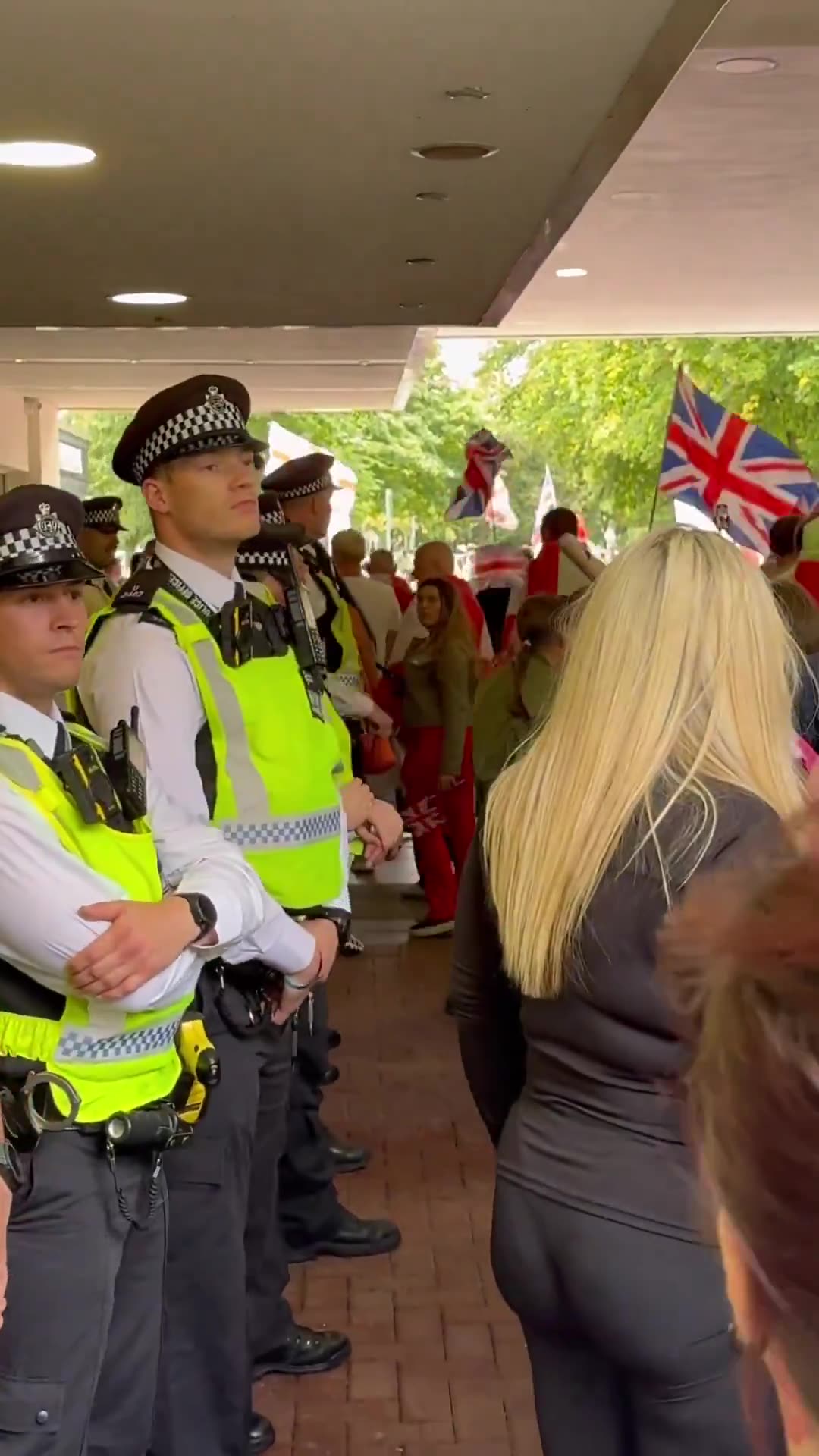 🚨PROTESTORS HAVE STORMED THE HOLIDAY INN AT HEATHROW