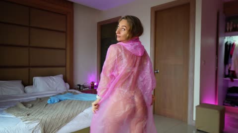 4K Try on Pink raincoat