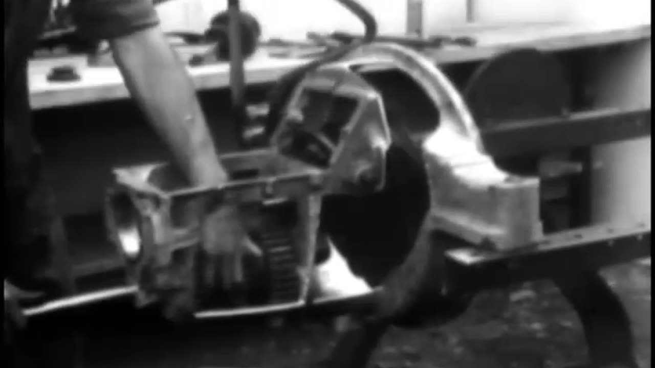 ASSEMBLING LIBERTY M... - ASSEMBLING LIBERTY MOTOR AND TRANSMISSION... CAMP HOLABIRD, - 111-m-307-r2