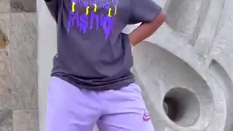 Beautiful girl shakes body in new video #trending