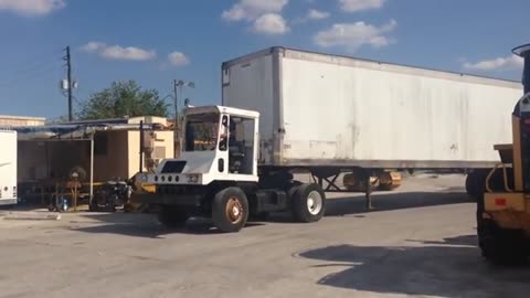 Yard Truck for Sale in Miami (305) 594-4674