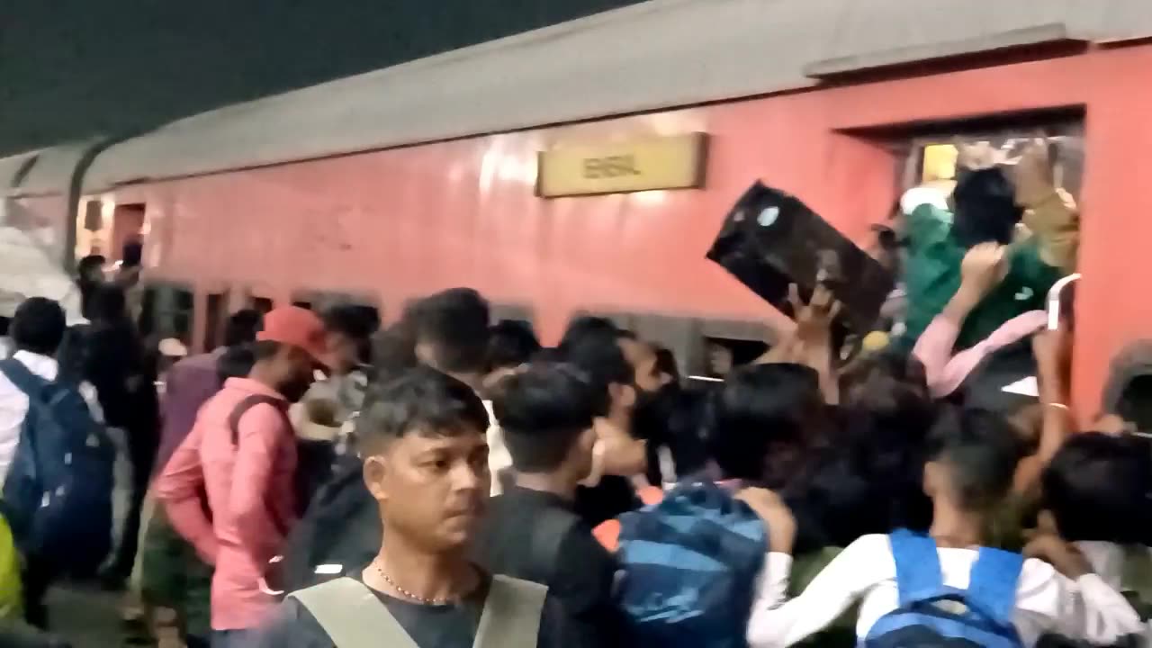 Very Bad Conditions of Indian Railway, Surat Gujrat, India