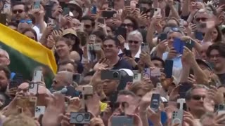 El Papa León XIV imparte su primera bendición dominical desde la Basílica de San Pedro