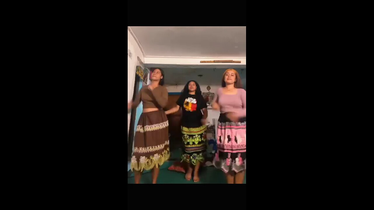 Pacific Island dancers
